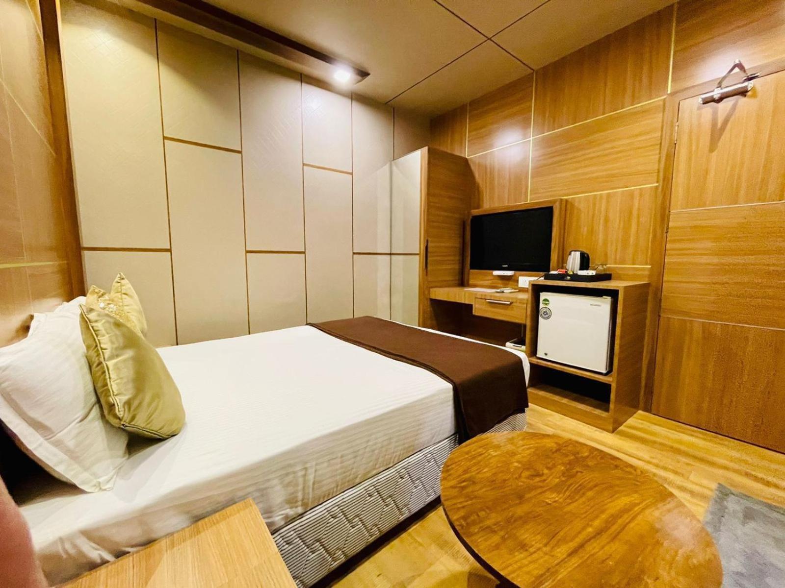B8 Hotel Madras Buitenkant foto