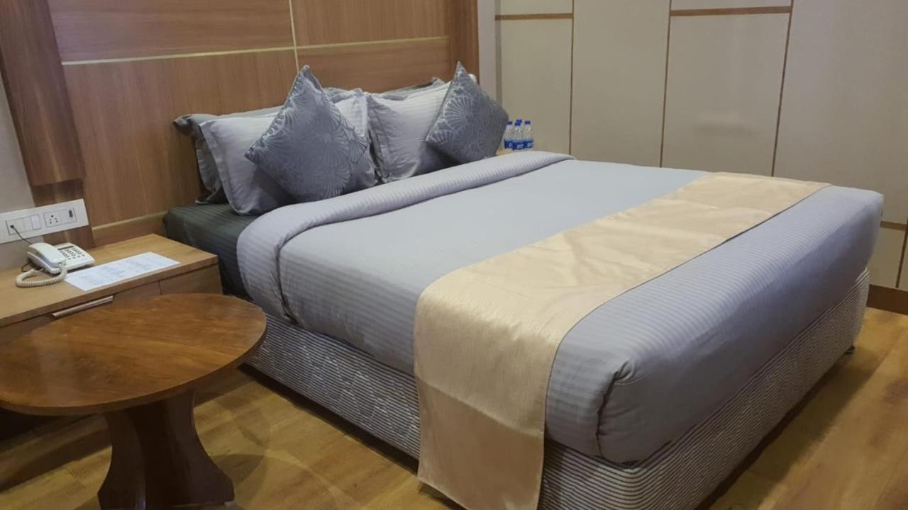 B8 Hotel Madras Buitenkant foto