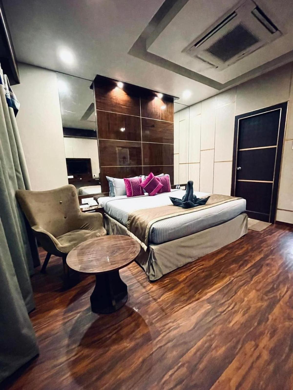 B8 Hotel Madras Buitenkant foto